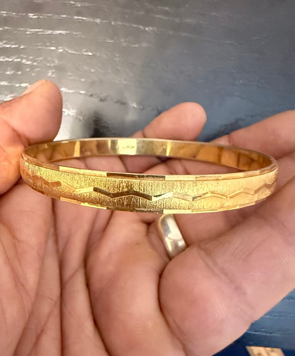 Vintage Signed Monet Gold Tone Textured Zig Zag Bangle Bracelet 7.75”